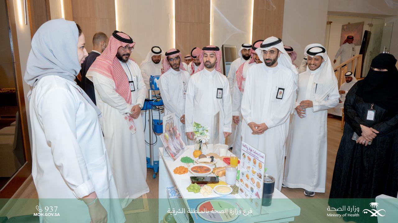 #تغطية| 

نظم #فرع_وزارة_الصحة_بالمنطقة_الشرقية، صباح اليوم، حفل المعايدة السنوي بمناسبة #عيد_الأضحى المبارك بحضور سعادة المدير العام أ.د.فارس بن عايض الهمزاني ومنسوبي الفرع.
حيث رفع سعادة المدير العام التهنئة والمباركة للقيادة الرشيدة بمناسبة نجاح موسم الحج لهذا 1446هـ، ووجه الشكر لأبطال الصحة، سائلًا المولى عز وجل أن يعيده على الجميع بكل خير. 

#صحة_الشرقية
