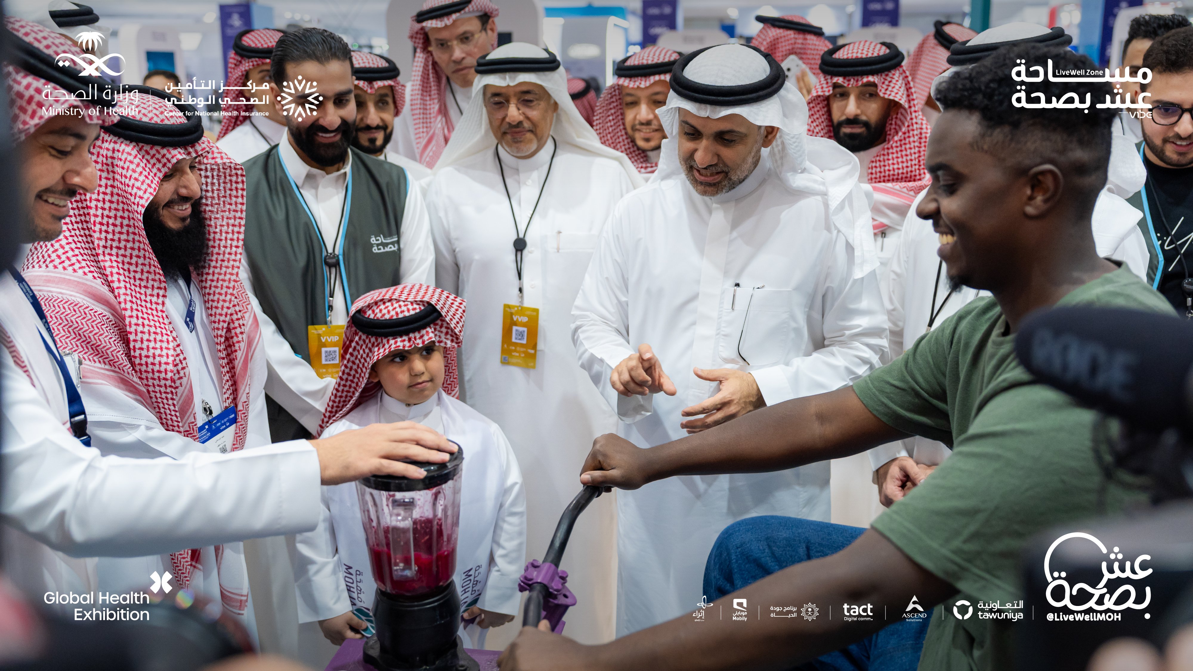 معالي وزير الصحة 
@FahadAlJalajel
 يشارك الزوار تجربة مساحة عش بصحة عن قرب 💚
جولة غنية بالتفاعل والاهتمام بكل ما يعزز نمط الحياة الصحي.


