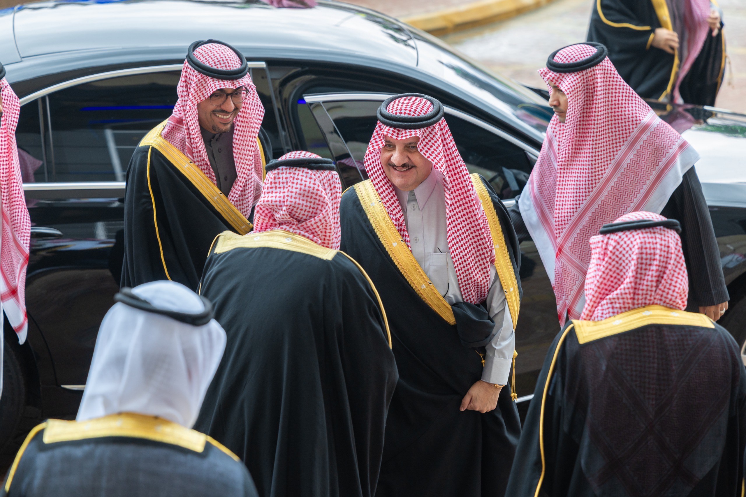 صحي / أمير الشرقية يُكرِّم الفائزين بجائزة 